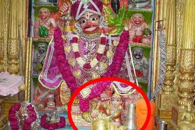 जब हनुमान जी के कोप से बचने के लिए शनि देव को बनना पड़ा स्त्री