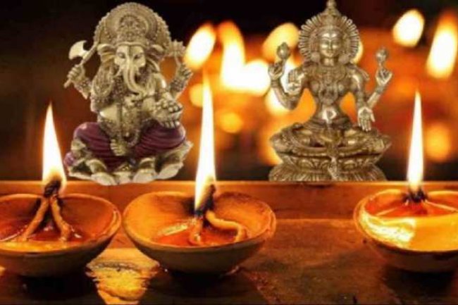 पूजा में क्यों जलाया जाता है दीपक, इसका धार्मिक और वैज्ञानिक कारण