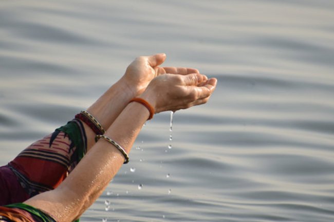 अगर आप के घर में भी है गंगा जल तो जरुर पढ़ें