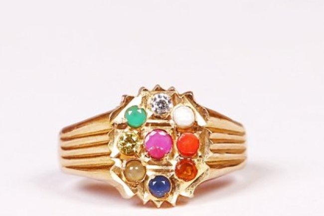 नवरत्नों की अंगूठी या ब्रेसलेट बनवाते समय रखें ये सावधानियां, नहीं तो हो सकता है नुकसान