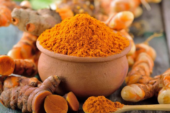 दो चुटकी हल्दी: कैसे कर सकती है आपके विवाह और जीवन में खुशियाँ