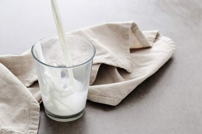 दूध पीने के 10 फायदे लेकिन गलत समय पर पीया तो होगा नुकसान